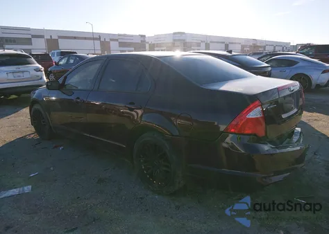 2011 Ford Fusion S z USA, uszkodzony, nr VIN 3FAHP0GA3BR160492